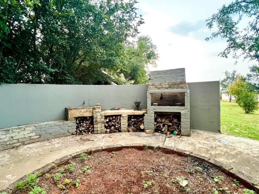 6 Bedroom Property for Sale in Wilgeboom A H North West